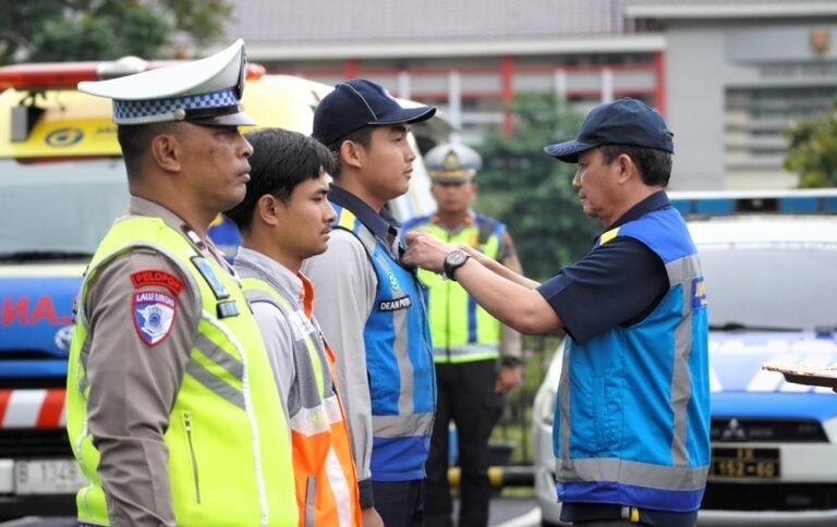 Kesiapan operasional Jalan Tol Semarang–Solo dipastikan PT Trans Marga Jateng menjelang arus mudik dan balik Lebaran 2026 melalui apel siaga bersama kepolisian dan mitra layanan, guna meningkatkan kesiapan infrastruktur, personel, serta koordinasi agar perjalanan pemudik berlangsung aman, nyaman, dan lancar.
