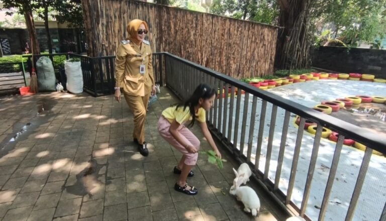 Penambahan wahana wisata dilakukan Pemkab Semarang di Bukit Cinta, Desa Kebondowo, Banyubiru, Senin (16/3/2026), dengan menghadirkan permainan air, aviary, playground, dan gokart guna menarik kunjungan wisatawan serta memberikan destinasi rekreasi ramah keluarga saat libur Idulfitri.