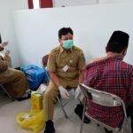 Sebanyak 215 calon jamaah haji mengikuti vaksin polio dan meningitis gratis. Kegiatan melibatkan Kemenag dan dipimpin Fuadah Maria Ulfa di Kota Salatiga pada 7 April 2026, untuk mencegah penyakit saat ibadah haji, melalui layanan vaksinasi serta pendampingan khusus bagi jamaah lansia.