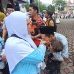 Kementerian Haji dan Umrah Kabupaten Semarang memberangkatkan 895 jemaah haji dalam enam kloter dari berbagai kecamatan melalui titik kumpul di Ungaran, Selasa (28/4/2026), dengan pengawalan tenaga medis dan ambulans guna memastikan kesehatan jemaah tetap prima menghadapi pemeriksaan ketat di Arab Saudi.