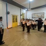 Rutan Kelas IIB Salatiga menggelar apel ikrar Zero Halinar di aula rutan, Rabu (22/4/2026), diikuti seluruh pegawai sebagai komitmen menjaga integritas. Kegiatan ini menegaskan penolakan terhadap handphone ilegal, pungutan liar, dan narkoba melalui pembacaan ikrar serta penguatan disiplin dalam pelaksanaan tugas sehari-hari.