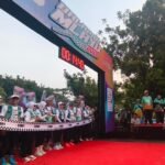 BPR Syariah Kedung Arto menggelar Balapan Mlayu 2026 di Lakers BSB City Semarang pada Minggu pagi, menghadirkan ribuan peserta dari berbagai kalangan. Ajang lari 3K dan 10K ini bertujuan mendorong gaya hidup sehat sekaligus mempererat kebersamaan, dilengkapi edukasi kesehatan, lomba kostum, serta hadiah menarik bagi peserta.