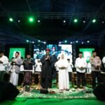 Bupati Ngesti Nugraha menghadiri Semarang Bersholawat di RTH Klero, Tengaran, Kabupaten Semarang, Sabtu (11/4/2026) malam, dalam rangka HUT ke-505. Kegiatan ini menghadirkan Gus Ali Gondrong untuk mengajak generasi muda menjauhi kenakalan remaja melalui dakwah dan doa bersama.