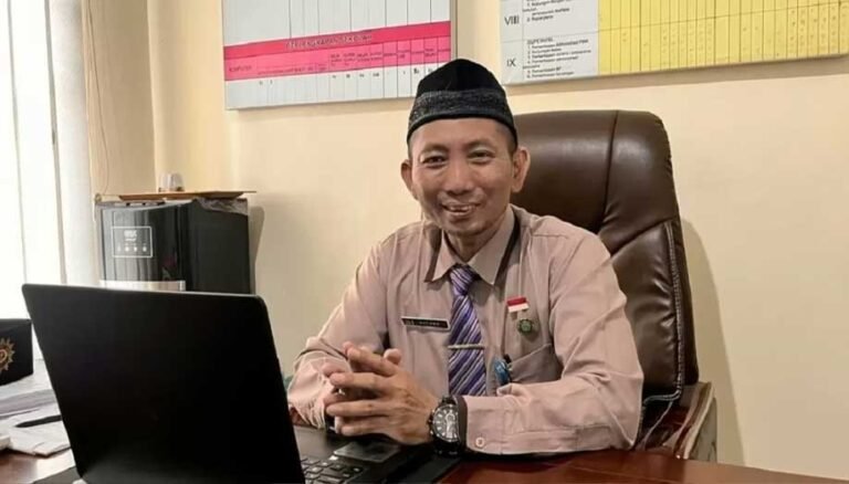 SMA Sainstek Ahmad Dahlan di Salatiga akan diresmikan Mendikdasmen Abdul Mu'ti pada Senin (13/4/2026) di Jl. Joko Tingkir. Sekolah di bawah Muhammadiyah ini hadir untuk memenuhi kebutuhan pendidikan berbasis sains dan teknologi dengan fokus riset serta pembentukan karakter religius.