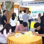 Universitas Kristen Satya Wacana melalui Direktorat Kealumnian dan Karier menggelar Job Fair 48 di Balairung UKSW pada 29–30 April 2026 di Salatiga, guna menjembatani pencari kerja dengan 30 perusahaan melalui ratusan lowongan, rekrutmen langsung, serta layanan tes dan informasi karier yang terorganisir.