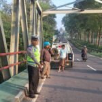 Seorang pelajar asal Boyolali, Luthfy Azka Nur Hasanah (17), meninggal dunia dalam kecelakaan di Jalan Boyolali–Salatiga, Tengaran, Sabtu (18/4/2026) pagi. Korban terjatuh saat mendahului truk dari kiri lalu terlindas, diduga akibat jarak terlalu dekat, saat berangkat sekolah menggunakan sepeda motor.