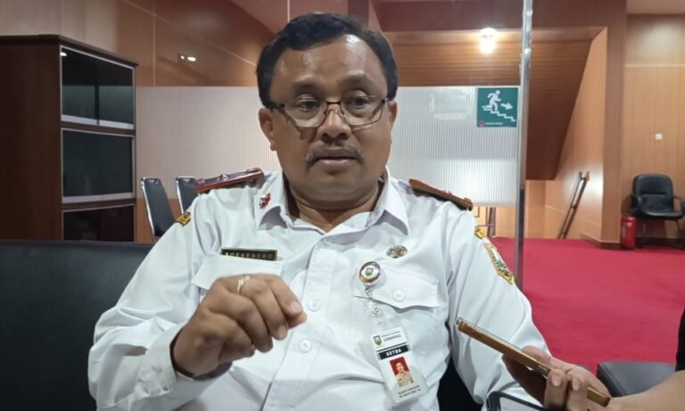 Pemkab Semarang berkomitmen mendampingi SPPG memenuhi SLHS dan IPAL. Ketua Satgas MBG Valeanto Soekendro menyatakan seluruh SPPG di Kabupaten Semarang akan dibantu. Pernyataan disampaikan di Ungaran, Kamis (9/4/2026), guna menjamin standar kesehatan dan investasi melalui koordinasi lintas OPD.
