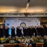 Sebanyak 85 siswa LPK Serbaindo Salatiga diwisuda di Laras Asri, Kamis (16/4/2026), di tengah meningkatnya peluang kerja ke Jepang. Lulusan bersertifikasi bahasa Jepang N3 diminati sektor caregiver, didorong perubahan visa kerja dan tingginya permintaan tenaga asing, dengan potensi gaji di atas Rp16 juta.