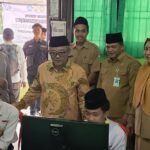 Mendikdasmen Abdul Mu'ti mengimbau siswa mengerjakan Tes Kemampuan Akademik di SMP Plus Al Ittihad, Kabupaten Semarang, Senin (13/4/2026), dengan jujur dan percaya diri karena tidak menentukan kelulusan. TKA digunakan untuk mengukur kemampuan akademik dan evaluasi peningkatan kualitas pendidikan.