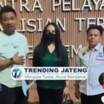 Dugaan penganiayaan terhadap seorang wanita di Bandungan, Kabupaten Semarang, viral di media sosial pada Selasa (14/4/2026) setelah video kuasa hukum korban beredar. Peristiwa diduga terjadi di tempat karaoke saat korban dan terduga pelaku mabuk, namun polisi masih menunggu laporan resmi untuk menindaklanjuti kasus tersebut.