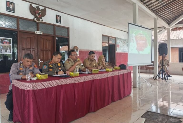 Kegiatan Kabupaten Semarang Bersholawat digelar Pemkab Semarang di RTH Klero, Tengaran, Sabtu (11/4/2026), menghadirkan Gus Ali Gondrong sebagai rangkaian HUT ke-505, untuk pemerataan pembangunan wilayah, dilaksanakan melibatkan lintas instansi serta mendorong partisipasi masyarakat dan UMKM lokal.