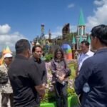 Komisi C DPRD Kabupaten Semarang menyoroti perluasan Taman Bunga Celosia di Bandungan yang mencapai sekitar 9 hektare tanpa izin lengkap, Jumat (24/4/2026). Dewan meminta wahana belum berizin dihentikan sementara dan pengelola melengkapi administrasi serta memperbaiki pengolahan limbah demi kepatuhan aturan.