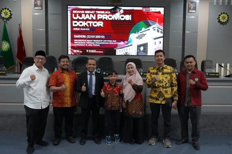 H. Dakhori memaparkan hasil penelitian wakaf produktif di Universitas Islam Negeri Sunan Gunung Djati Bandung, Kamis (9/4/2026), yang menunjukkan pengelolaan kolaboratif mampu meningkatkan kesejahteraan masyarakat. Studi ini menyoroti peran LWP PWNU Jawa Tengah dalam pemberdayaan ekonomi melalui pelatihan, pendampingan usaha, dan pemanfaatan platform digital.