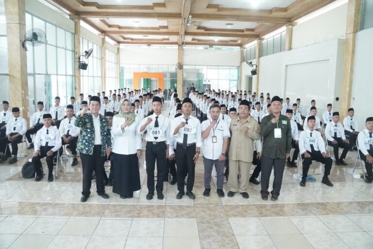 LP Ma’arif PWNU Jawa Tengah membuka Seleksi Nasional Magang ke Jepang di Gedung PCNU Kabupaten Magelang, Senin (20/4/2026), bekerja sama dengan Kemnaker RI dan IM Japan. Sebanyak 125 peserta lolos administrasi mengikuti seleksi guna mencetak SDM unggul berdaya saing global melalui pelatihan disiplin, bahasa, dan pengalaman kerja profesional.