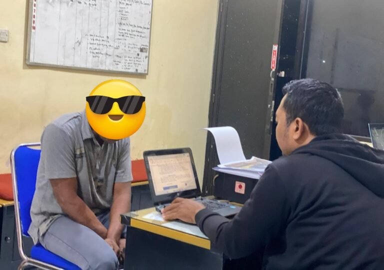 Polres Salatiga menangkap dua pelaku penyalahgunaan Bio Solar bersubsidi di Jalan Lingkar Salatiga pada Senin malam (13/4/2026) setelah menerima laporan warga. Pelaku JS dan DR mengangkut BBM menggunakan pikap untuk kebutuhan usaha sumur bor, melanggar aturan distribusi dan kini diproses hukum.