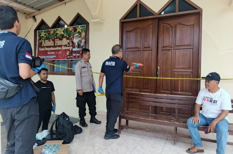 Polres Semarang menyelidiki kasus pencurian yang menyasar tiga gereja di Kecamatan Getasan, Kabupaten Semarang, sejak Februari hingga April 2026, dengan pelaku diduga memanfaatkan kondisi sepi pada pagi hingga siang hari, sementara polisi meningkatkan patroli, memeriksa saksi, dan melakukan olah TKP untuk mengungkap pelaku.