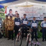 Mendikdasmen Abdul Mu'ti mengajak pelajar di Salatiga bersepeda ke sekolah saat peresmian SMA Sainstek, Senin (13/4/2026), guna membangun kesadaran lingkungan dan pola hidup sehat. Sekolah juga diminta menerapkan program 3R serta penghematan energi sebagai bagian budaya ramah lingkungan.