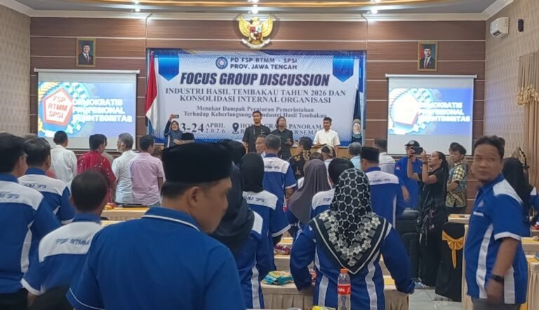 Pelaku industri dan pekerja rokok di Jawa Tengah menyoroti kebijakan baru terkait pembatasan tar, nikotin, dan klasifikasi industri yang dinilai berpotensi memicu rokok ilegal, disampaikan di Ungaran, Jumat (24/4/2026). Mereka menilai regulasi ini membebani industri legal dan dapat berdampak pada penurunan produksi serta ancaman PHK.