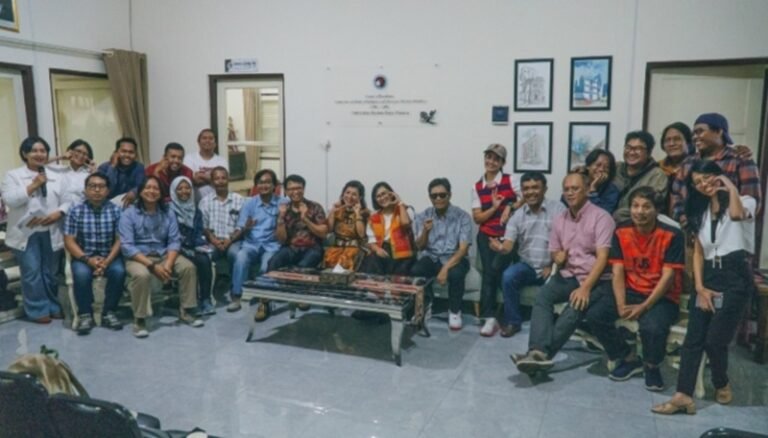 Rektor Universitas Kristen Satya Wacana Prof. Intiyas Utami menghadiri media gathering bersama 18 wartawan di Grha Nusantara, Salatiga, Kamis (9/4/2026), untuk mempererat kerja sama dengan media. Kegiatan ini mendorong diseminasi capaian kampus sekaligus memperkuat peran media dalam publikasi prestasi akademik.