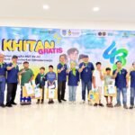 RSUD dr. Soebarkat Tjitrodarmodjo menggelar khitan massal gratis bagi 32 anak di Terminal Tingkir, Salatiga, Jumat (3/4/2026). Kegiatan ini menjadi pembuka HUT ke-43, sebagai wujud pelayanan sosial kepada masyarakat dengan melibatkan berbagai pihak dan dukungan tenaga profesional.