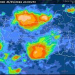 Badan Meteorologi, Klimatologi, dan Geofisika (BMKG) memprakirakan cuaca Semarang dan sebagian besar wilayah Jawa Tengah pada Jumat, 22 Mei 2026, didominasi kondisi cerah berawan hingga berawan dengan potensi hujan ringan sampai sedang pada siang hingga malam hari. Suhu udara di Semarang berkisar 27–34 derajat Celsius dengan kelembapan 60–90 persen, sementara hujan lebat disertai petir dan angin kencang berpotensi terjadi di sejumlah wilayah pegunungan, pantura tengah-barat, dan Solo Raya.