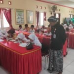 Korwil Pendidikan Kecamatan Tengaran menggelar tes dan lomba calistung bagi siswa SD di Kabupaten Semarang pada peringatan Hardiknas 2026 guna meningkatkan kemampuan membaca, menulis, dan berhitung, setelah ditemukan sebagian siswa kelas awal belum menguasai dasar tersebut, melalui penguatan pembelajaran dan kompetisi edukatif.