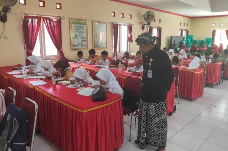 Korwil Pendidikan Kecamatan Tengaran menggelar tes dan lomba calistung bagi siswa SD di Kabupaten Semarang pada peringatan Hardiknas 2026 guna meningkatkan kemampuan membaca, menulis, dan berhitung, setelah ditemukan sebagian siswa kelas awal belum menguasai dasar tersebut, melalui penguatan pembelajaran dan kompetisi edukatif.