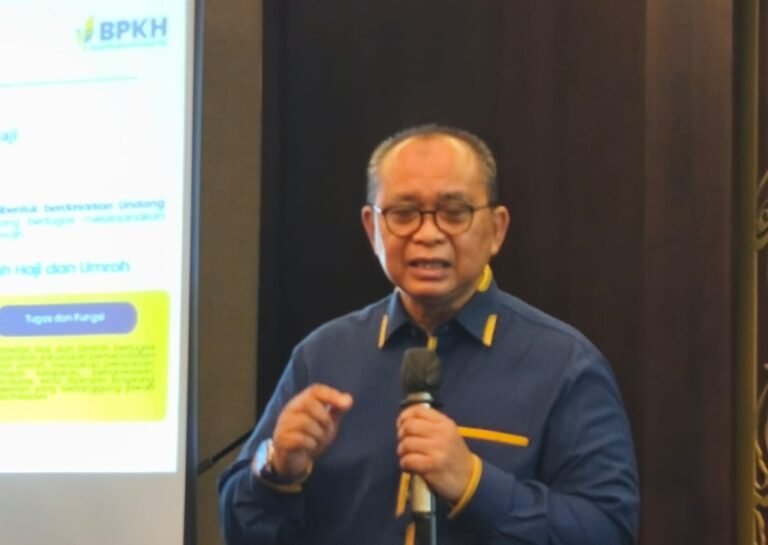 Badan Pengelola Keuangan Haji menyiapkan skema cicilan setoran haji dan penguatan ekosistem perhajian di Arab Saudi untuk menekan antrean jemaah yang mencapai sekitar 5,5 juta orang. Dalam keterangannya di Semarang, Anggota Badan Pelaksana BPKH Acep Riana Jayaprawira menjelaskan langkah itu dilakukan agar biaya haji lebih terjangkau sekaligus meningkatkan nilai manfaat pengelolaan dana haji yang kini mencapai lebih dari Rp180 triliun.