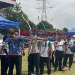 Sebanyak 948 atlet muda dari 35 kabupaten/kota mengikuti Kejuaraan Junior Panahan 2026 tingkat Jawa Tengah di Lapangan GOR Pandanaran Wujil, Bergas, Kabupaten Semarang, Rabu (20/5/2026). Kompetisi ini menjadi ajang seleksi menuju kejuaraan nasional sekaligus wadah pembinaan atlet muda, termasuk Muhammad Althaf Putranto yang sukses menjadi juara di kelas Standar Nasional U15 setelah menjalani latihan rutin selama 2,5 tahun terakhir.