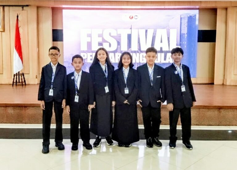 Enam siswa SD asal Ungaran yang tergabung dalam Sanggar Prestasi Aksa Swastika mengikuti Festival Pelajar Unggulan Batch 4 di Gedung DPR/DPD RI Senayan, Jakarta, Senin (27/4/2026), untuk mengasah kepemimpinan dan wawasan kebangsaan melalui seleksi ketat, sekaligus membuktikan potensi pelajar daerah di tingkat nasional.