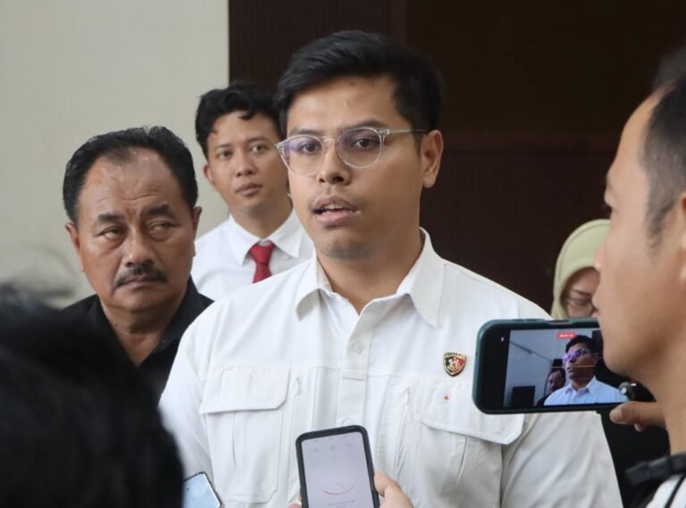 Satreskrim Polres Semarang menyelidiki dugaan penyelewengan dana Program Keluarga Harapan (PKH) di Dusun Karangtalun, Desa Mlilir, Kecamatan Bandungan, Kabupaten Semarang, sejak April 2026. Polisi telah memeriksa dua warga dan masih mengumpulkan data dari Kementerian Sosial untuk memastikan penerima bantuan serta kemungkinan adanya korban lain.
