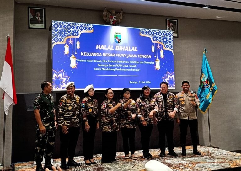FKPPI se-Jawa Tengah menggelar halal bihalal di Hotel Wahid Prime Salatiga pada Sabtu (2/5/2026) dengan dihadiri ratusan pengurus dari berbagai daerah. Kegiatan ini bertujuan mempererat silaturahmi sekaligus menyamakan peran sosial organisasi dalam mendukung masyarakat dan negara melalui berbagai program sosial yang disesuaikan dengan isu terkini.