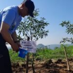 Gubernur Ahmad Luthfi menegaskan komitmen penertiban tambang ilegal saat penanaman pohon Hari Bumi di bekas tambang andesit Desa Kandangan, Kecamatan Bawen, Kabupaten Semarang, Rabu (13/5/2026). Pemerintah Provinsi Jawa Tengah memperketat pengawasan perizinan dan menggandeng aparat kepolisian untuk menindak pelanggaran pertambangan yang merusak lingkungan.