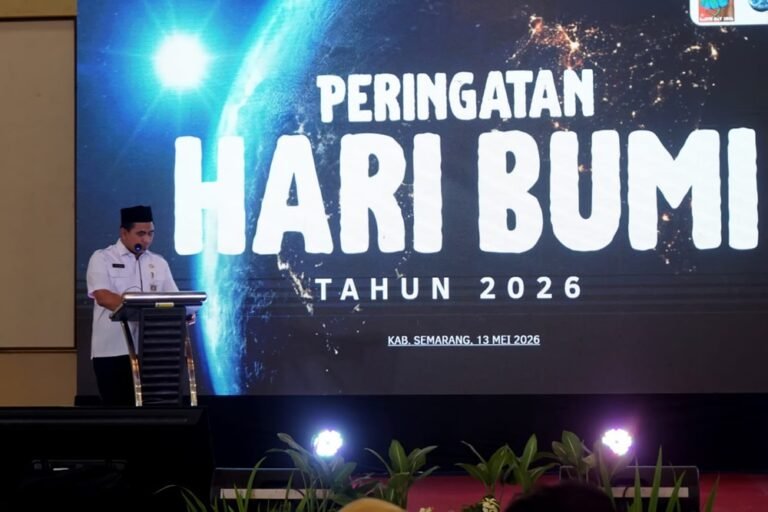 Pemerintah Provinsi Jawa Tengah menegaskan komitmen memperluas pemanfaatan energi terbarukan dan pengelolaan lingkungan saat Peringatan Hari Bumi 2026 di Resort Horison Tlogo, Kabupaten Semarang, Rabu (13/5/2026). Langkah ini diperkuat melalui kerja sama strategis, pengembangan desa mandiri energi, dan percepatan transisi menuju ekonomi hijau.