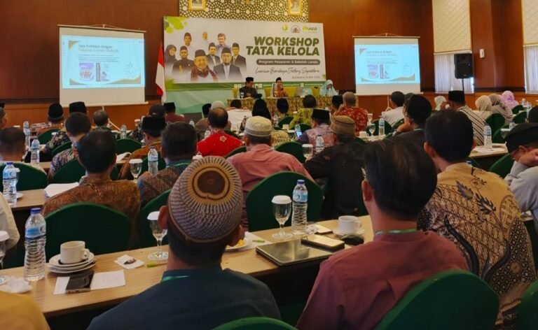 Jaringan Program Lansia Nasional (JPLN) UMMIKU menggelar Workshop Tata Kelola Pesantren dan Sekolah Lansia di Hotel Lorin Syariah Solo, Kamis (14/5/2026), untuk memperkuat layanan dan pemberdayaan lansia di Jawa Tengah. Kegiatan diikuti 120 peserta dan dirangkai pelantikan pengurus JPLN Jateng guna mendorong lansia tetap sehat, produktif, dan mandiri melalui program terstruktur hingga tingkat daerah.