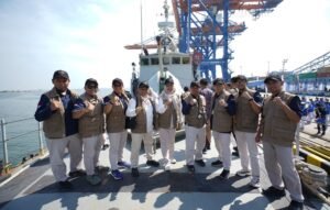 Bank Indonesia bersama TNI Angkatan Laut melalui Lanal Semarang menggelar Ekspedisi Rupiah Berdaulat Karimunjawa 2026 pada 8–11 Mei 2026 untuk mendistribusikan uang layak edar dan edukasi Rupiah di wilayah kepulauan. Program ini menjangkau lima desa di Karimunjawa sebagai upaya menjaga kedaulatan Rupiah hingga daerah 3T.