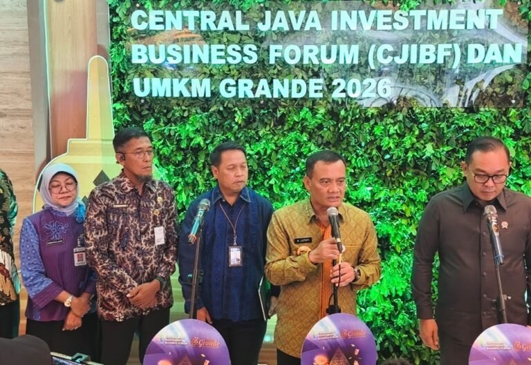 Pemerintah Provinsi Jawa Tengah bersama Bank Indonesia menggelar Central Java Investment and Business Forum (CJIBF) ke-10 di Kota Semarang, Senin (11/5/2026), untuk memperkuat investasi dan industri baru. Forum yang dibuka Wakil Menteri Investasi Todotua Pasaribu dan Gubernur Ahmad Luthfi itu menyoroti pengembangan industri teknologi tinggi, kendaraan listrik, dan peningkatan kualitas SDM.
