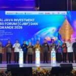 Pemerintah Provinsi Jawa Tengah memperkuat ekosistem investasi melalui pengembangan 12 kawasan industri baru yang diumumkan dalam CJIBF 2026 di Semarang, Senin (11/5/2026). Langkah ini dilakukan untuk mempercepat pertumbuhan ekonomi, menarik investor, dan membuka lapangan kerja dengan dukungan infrastruktur, digitalisasi, serta percepatan layanan perizinan.