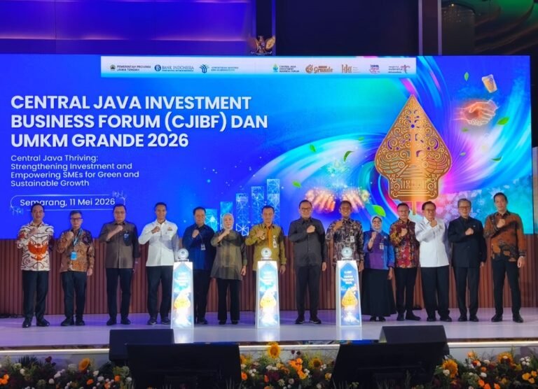 Pemerintah Provinsi Jawa Tengah memperkuat ekosistem investasi melalui pengembangan 12 kawasan industri baru yang diumumkan dalam CJIBF 2026 di Semarang, Senin (11/5/2026). Langkah ini dilakukan untuk mempercepat pertumbuhan ekonomi, menarik investor, dan membuka lapangan kerja dengan dukungan infrastruktur, digitalisasi, serta percepatan layanan perizinan.