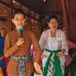 Komunitas Kridha Beksa Wandawa menggelar kelas Tari Klasik Gaya Surakarta di Pendopo Bung Karno, Salatiga, Minggu (24/5/2026), sebagai upaya melestarikan budaya Jawa di tengah modernisasi. Kegiatan yang awalnya menargetkan 30 peserta ini diikuti 62 orang berusia 12 hingga 62 tahun, yang belajar Tari Golek Sri Rejeki untuk mengenal, menjaga, dan mewariskan seni tradisi kepada generasi masa kini.