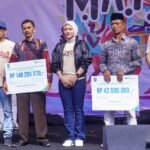 Wakil Wali Kota Salatiga Nina Agustin membuka Salatiga May Day 2026 di halaman Pemkot, Jumat (1/5/2026), dengan melibatkan unsur tripartit untuk mempererat hubungan industrial melalui santunan BPJS, layanan kesehatan, donor darah, dan bazar UMKM, guna meningkatkan kesejahteraan pekerja dan kolaborasi antar pihak.