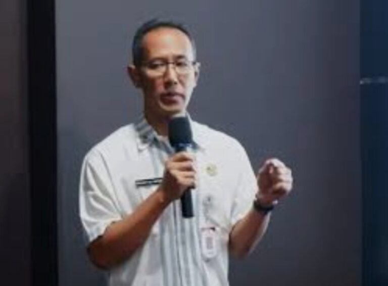 Pemerintah Kota Salatiga menyiapkan penerapan parkir berbayar di seluruh puskesmas sebagai bagian penataan layanan nonkesehatan sesuai Perwali Nomor 2 Tahun 2026. Kebijakan itu dilakukan melalui penyusunan mekanisme dan sarana pendukung guna meningkatkan ketertiban parkir, transparansi pengelolaan, serta optimalisasi pendapatan daerah dan keamanan kendaraan pengunjung.
