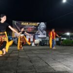 Sanggar Tari Cakra Pamungkas menggelar pentas tari di RTH Desa Klero, Tengaran, Kabupaten Semarang, Sabtu (2/5/2026) malam, dalam rangka Hari Tari, HUT ke-4 sanggar, dan HUT Kecamatan, untuk melestarikan budaya melalui pertunjukan tari tradisional yang melibatkan generasi muda.