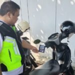 Sejumlah kendaraan dinas dan kendaraan pribadi ASN di kompleks Kantor Bupati Kabupaten Semarang kedapatan belum membayar Pajak Kendaraan Bermotor saat sidak Gerakan Disiplin Pajak untuk Rakyat (Gadis Pantura), Rabu (13/5/2026). Pemeriksaan mendadak dilakukan Samsat Ungaran bersama Pemkab Semarang untuk meningkatkan kepatuhan pembayaran pajak kendaraan.