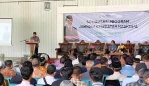Ratusan warga Desa Bener, Kecamatan Tengaran, Kabupaten Semarang mengikuti sosialisasi Jaminan Kesehatan Nasional (JKN) di Aula Pinus Park, Minggu (10/5/2026). Kegiatan yang melibatkan BPJS Kesehatan dan Komisi IX DPR RI itu digelar untuk meningkatkan pemahaman masyarakat terkait layanan kesehatan, kepesertaan BPJS, serta akses program JKN secara langsung melalui edukasi dan dialog terbuka.