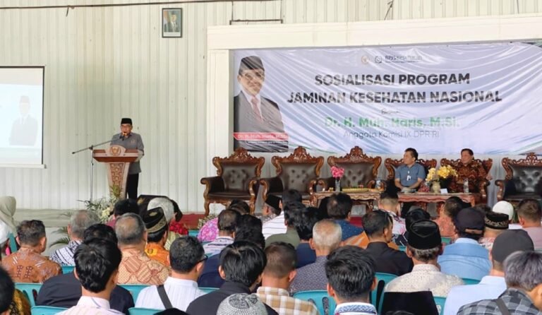 Ratusan warga Desa Bener, Kecamatan Tengaran, Kabupaten Semarang mengikuti sosialisasi Jaminan Kesehatan Nasional (JKN) di Aula Pinus Park, Minggu (10/5/2026). Kegiatan yang melibatkan BPJS Kesehatan dan Komisi IX DPR RI itu digelar untuk meningkatkan pemahaman masyarakat terkait layanan kesehatan, kepesertaan BPJS, serta akses program JKN secara langsung melalui edukasi dan dialog terbuka.