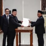 DPRD Kota Salatiga melantik Sularman sebagai anggota DPRD Pengganti Antarwaktu (PAW) sisa masa jabatan 2024–2029 dalam Rapat Paripurna di Ruang Bhinneka Tunggal Ika, Senin (18/5/2026). Sularman menggantikan Heru Prastyo berdasarkan SK Gubernur Jawa Tengah dan langsung menempati sejumlah posisi strategis di DPRD.
