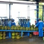 PT Pertamina Patra Niaga Regional Jawa Bagian Tengah menambah pasokan LPG 3 kilogram sebanyak 1.567.660 tabung di Jawa Tengah dan DIY menjelang Hari Raya Iduladha 1447 H serta libur panjang akhir Mei 2026. Tambahan stok melalui skema fakultatif dan extra dropping dilakukan untuk mengantisipasi lonjakan konsumsi rumah tangga, menjaga ketersediaan energi di pangkalan resmi, serta memastikan masyarakat dapat menjalankan ibadah dan aktivitas selama libur dengan nyaman.