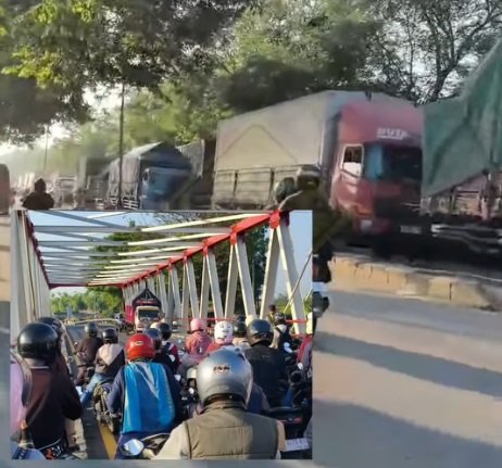 Sebuah truk pasir mogok akibat patah as di atas Jembatan Kali Bodri, Jalan Pantura Cepiring, Kendal, Rabu pagi (13/5/2026), sehingga menutup satu jalur di tengah penerapan contraflow perbaikan jembatan sisi A. Kemacetan sempat mengular dari arah Semarang menuju Weleri sebelum kendaraan berhasil dievakuasi sekitar pukul 08.00 WIB.