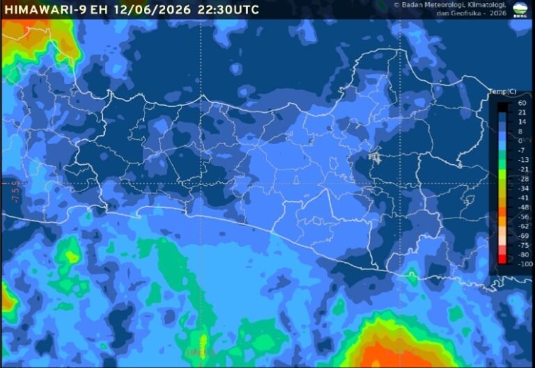Badan Meteorologi, Klimatologi, dan Geofisika (BMKG) Stasiun Meteorologi Kelas II Ahmad Yani Semarang memprakirakan cuaca Semarang dan Jawa Tengah pada Sabtu, 13 Juni 2026 didominasi cerah berawan hingga berawan dengan potensi hujan pada sore hingga malam. Suhu udara di Semarang diperkirakan berkisar 27–34 derajat Celsius dengan kelembapan 55–85 persen dan potensi cuaca ekstrem di sejumlah wilayah Jawa Tengah.